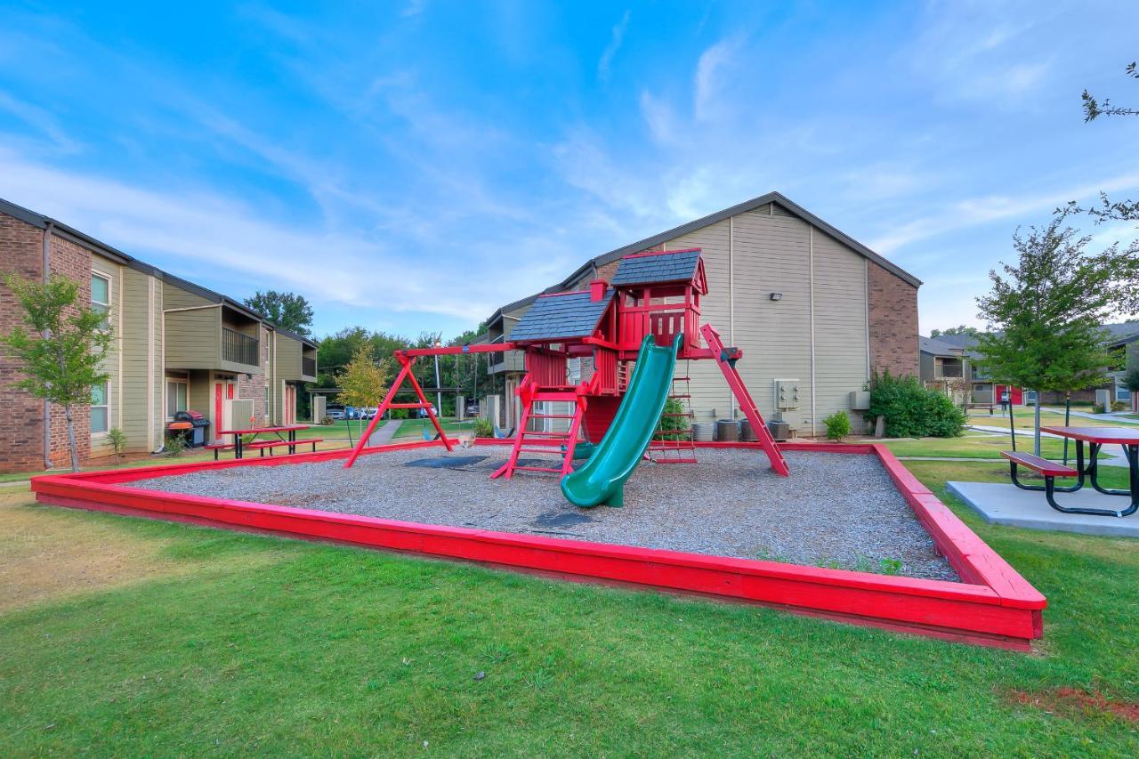 Ou Sooner, Pool & Gym, Bbq, Netflix, 100Mb Internet, Lg Washer & Dryer, Close To Ou! Norman Exterior photo